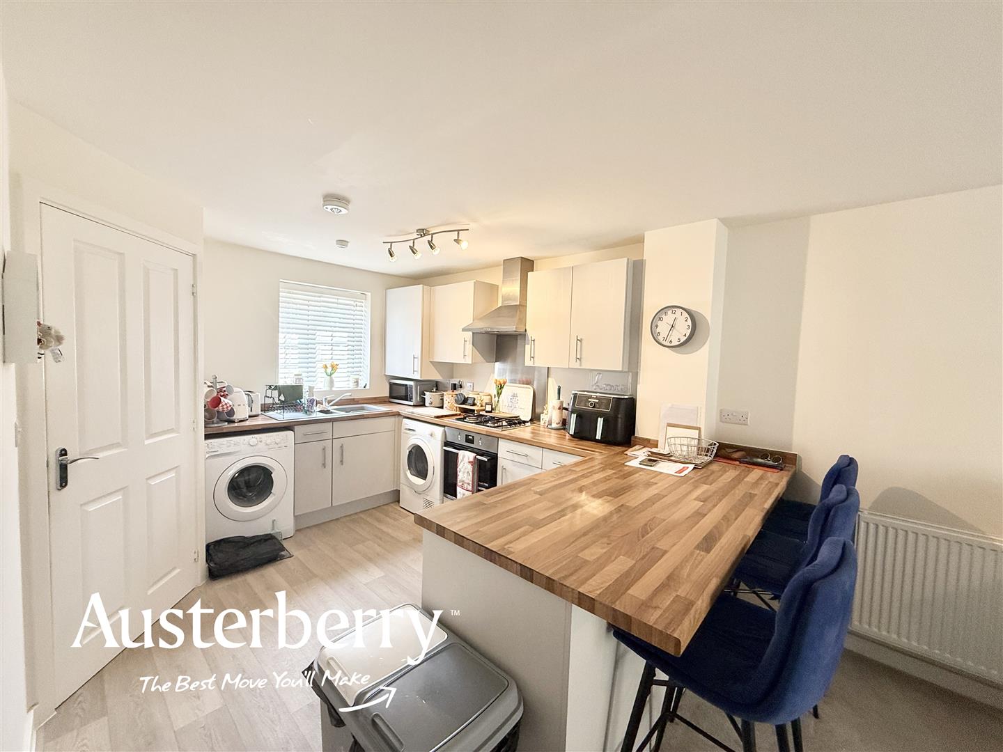2 bed property in Hawarden Way, Stoke-On-Trent